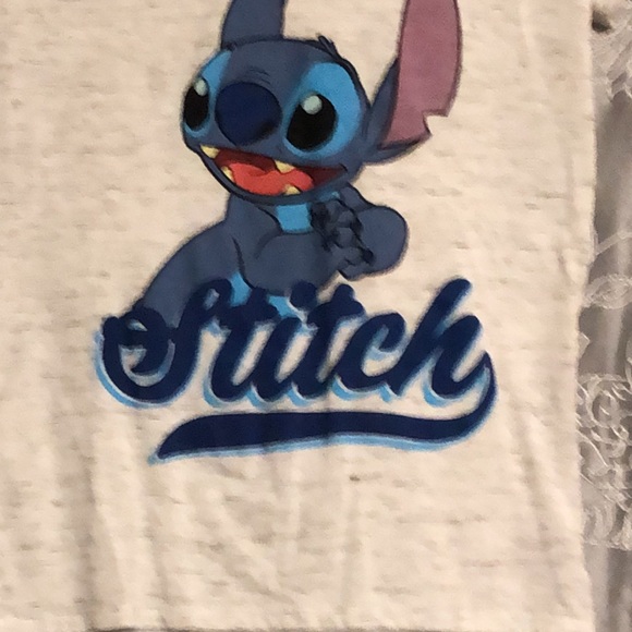🌸3/ $15 Disney’s stitch T-shirt - Picture 2 of 3